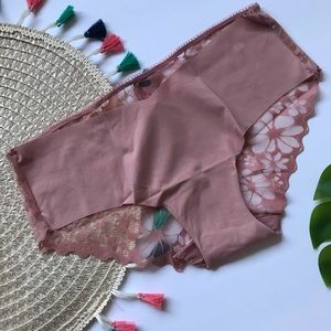Victoria’s Secret No-Show Hiphugger Panty